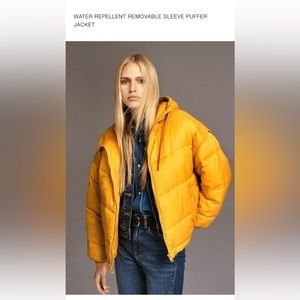 Zara water repellent jacket with removable sleeves
